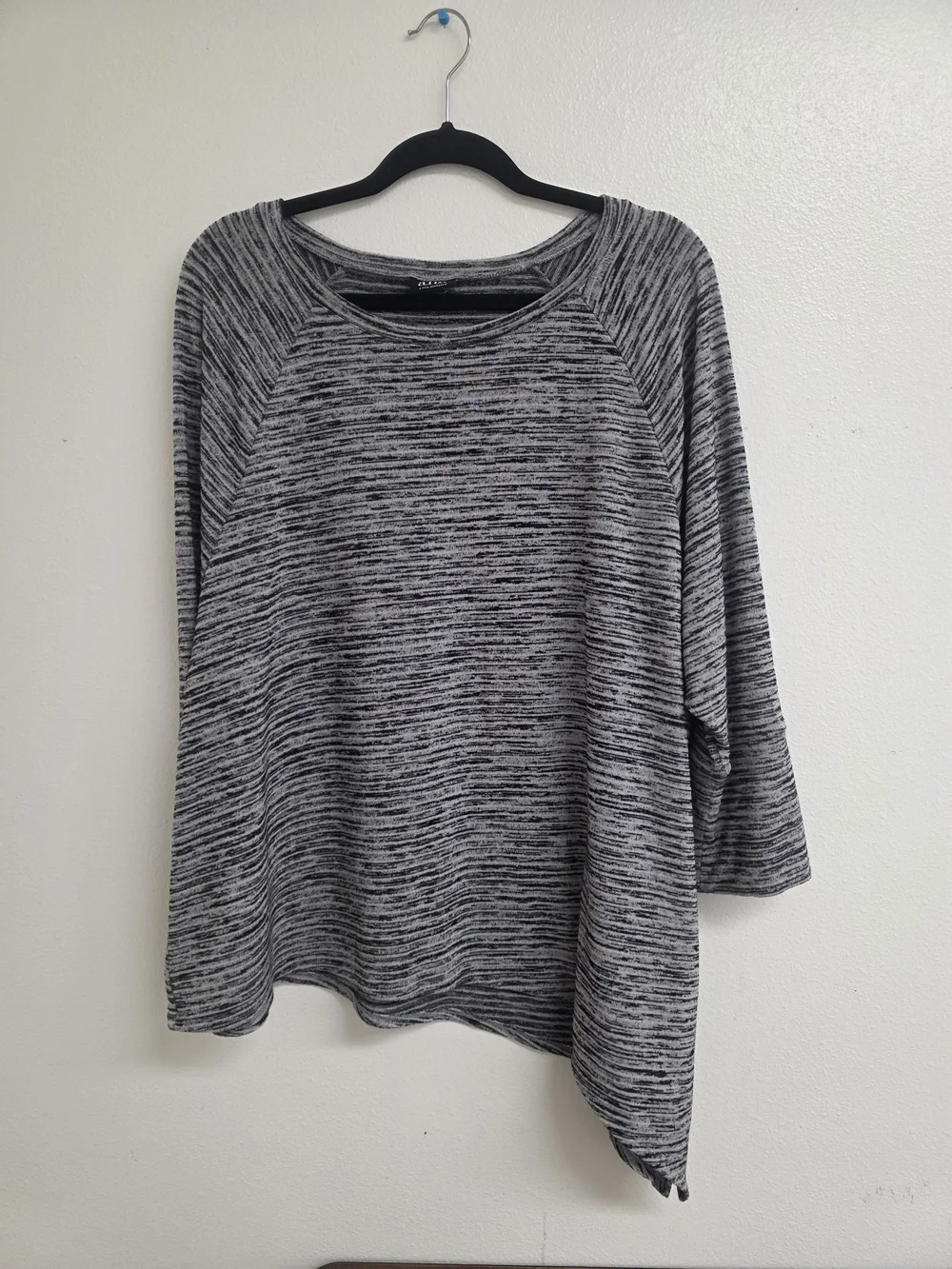 a.n.a Heathered Black and White Relaxed Pullover (0710)